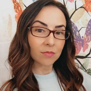 Hey there! I’m your Posher, Cristina